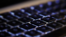 bootcss.com网站下的jquery.min.js变得死慢死慢的怎么办？